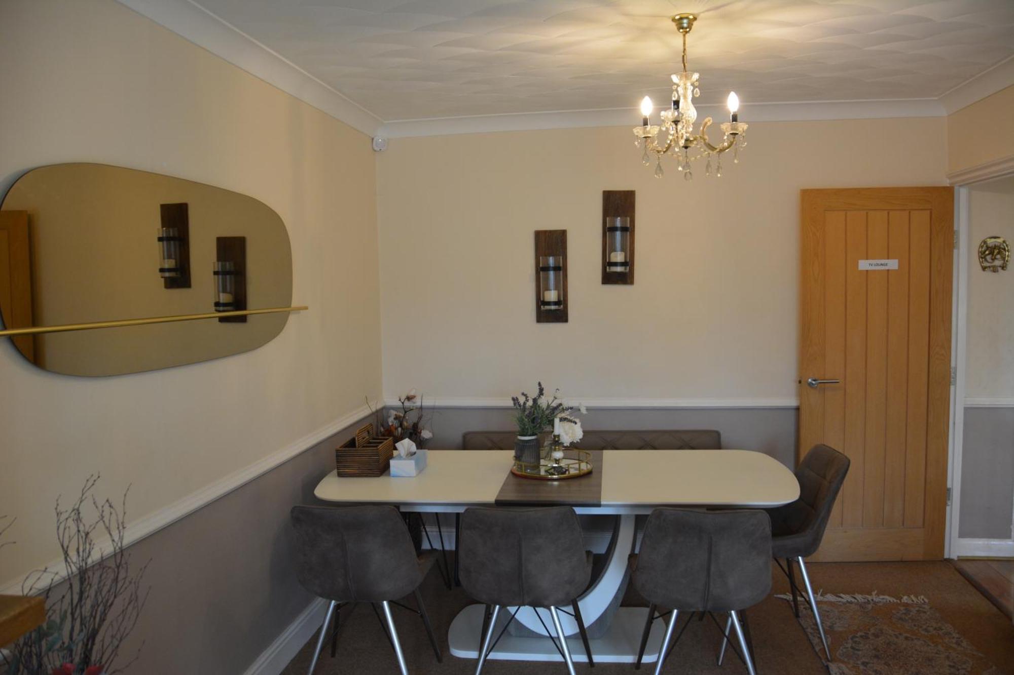 Cozy, Modern, Spacious 4 Bedroom House In London Ромфорд Екстер'єр фото